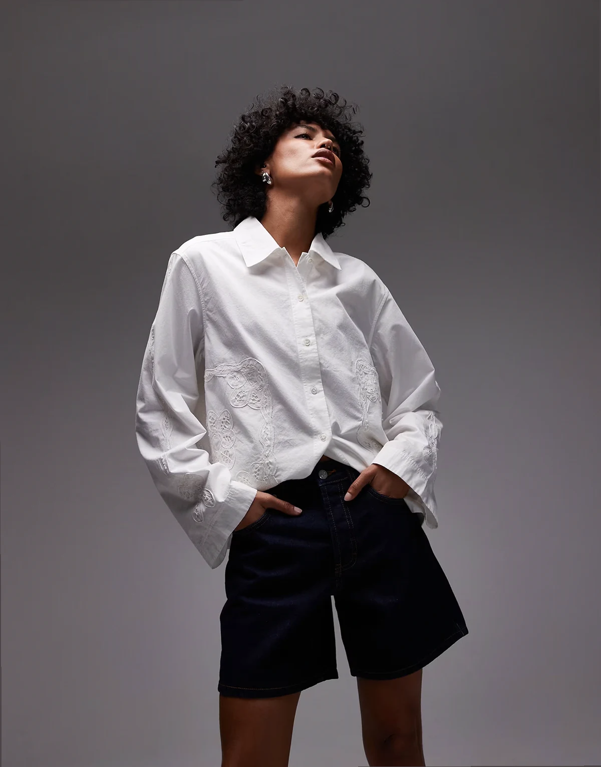 embroidered shirt in off-white