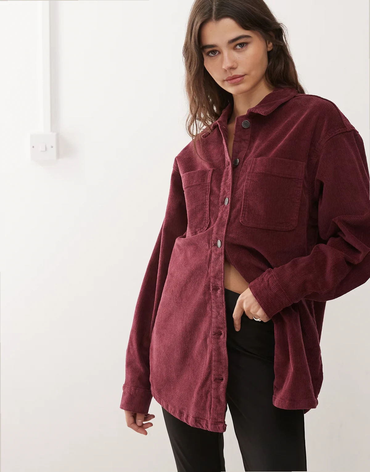 – Bordowa koszula sztruksowa oversize