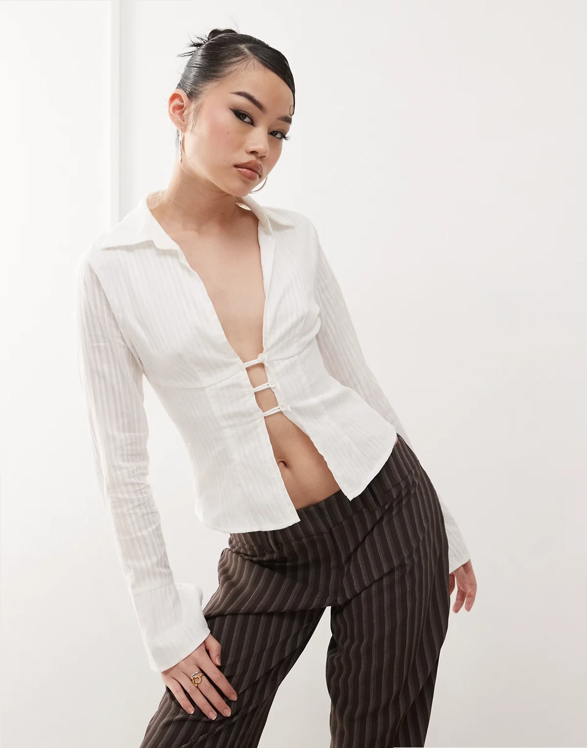 90s textured stripe flare sleeve plunge collared shirt in white