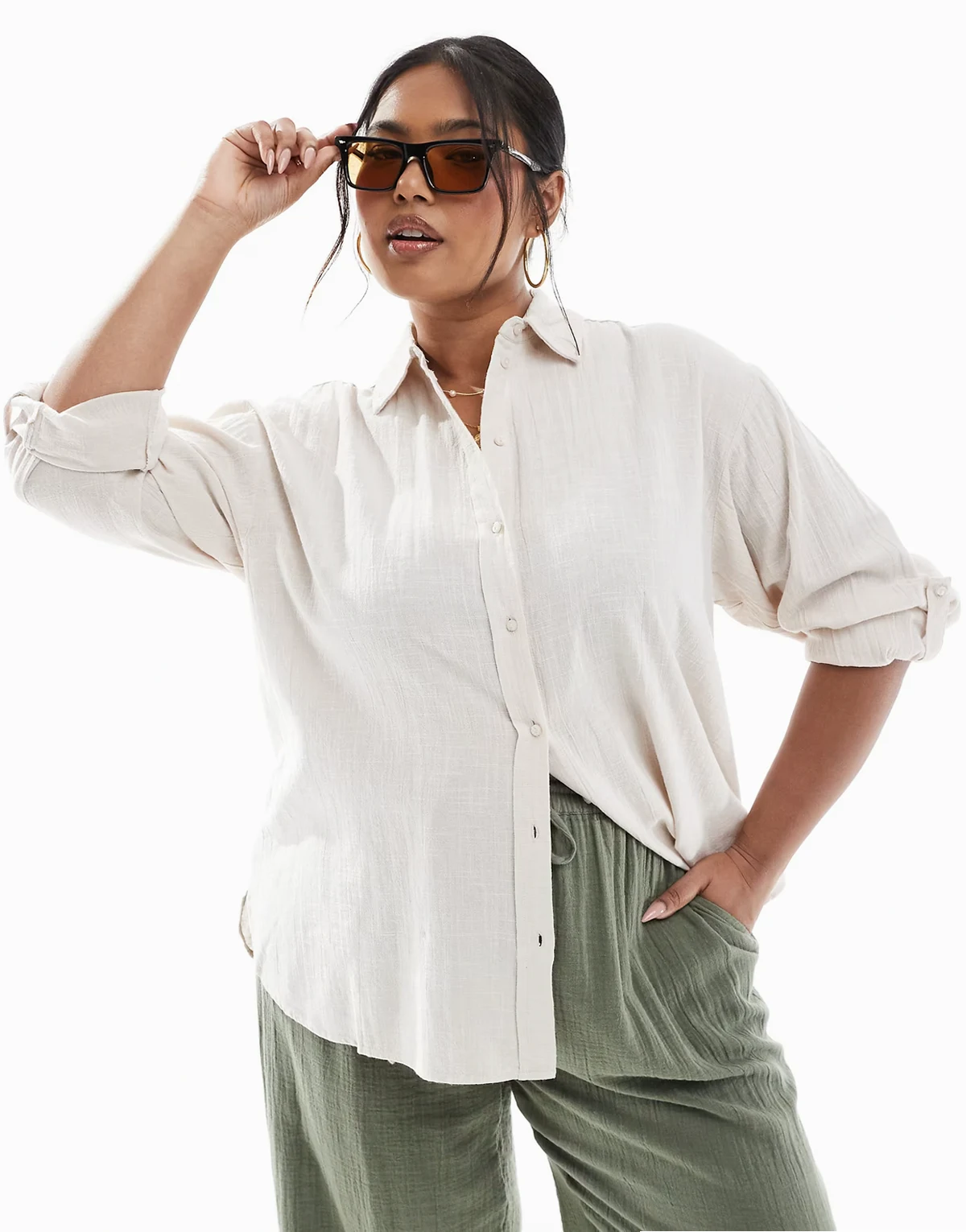 – Kremowa koszula oversize