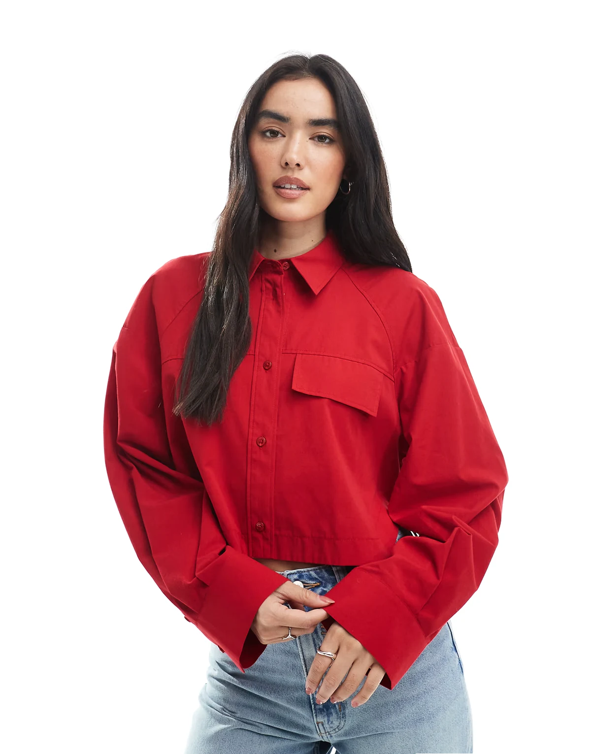 – Kastiges Cropped-Hemd aus hochwertiger Baumwolle in Rot mit Tasche