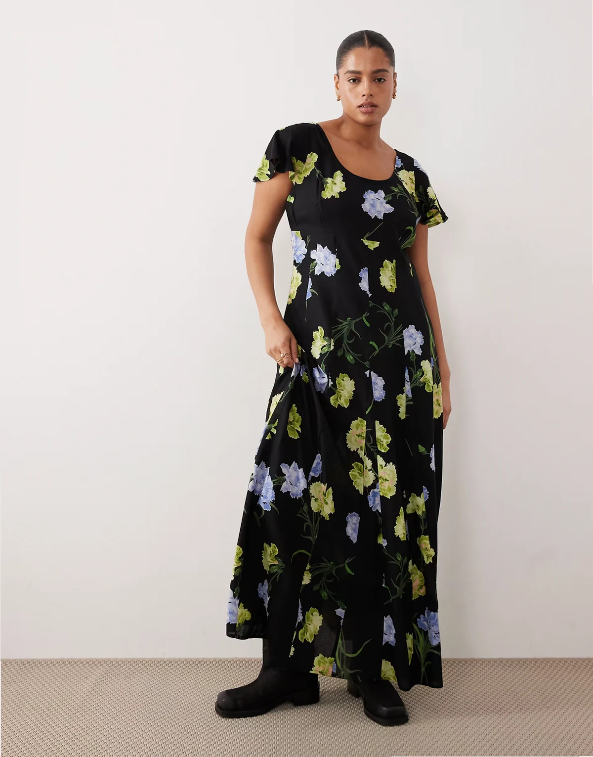 ASOS DESIGN Curve scoop neck short sleeve maxi dress with godets in floral print