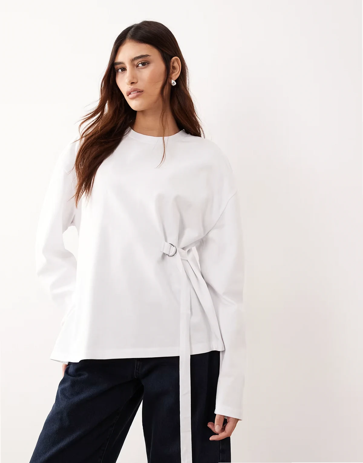 side buckle long sleeve tee in white