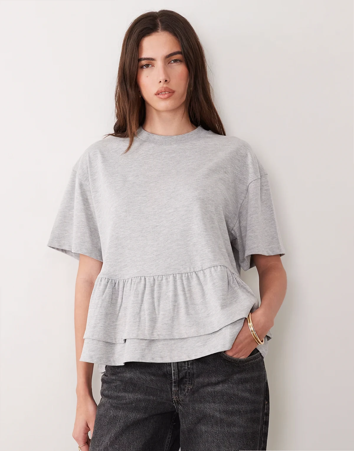 – Szary melanżowy T-shirt oversize z podwójną baskinką