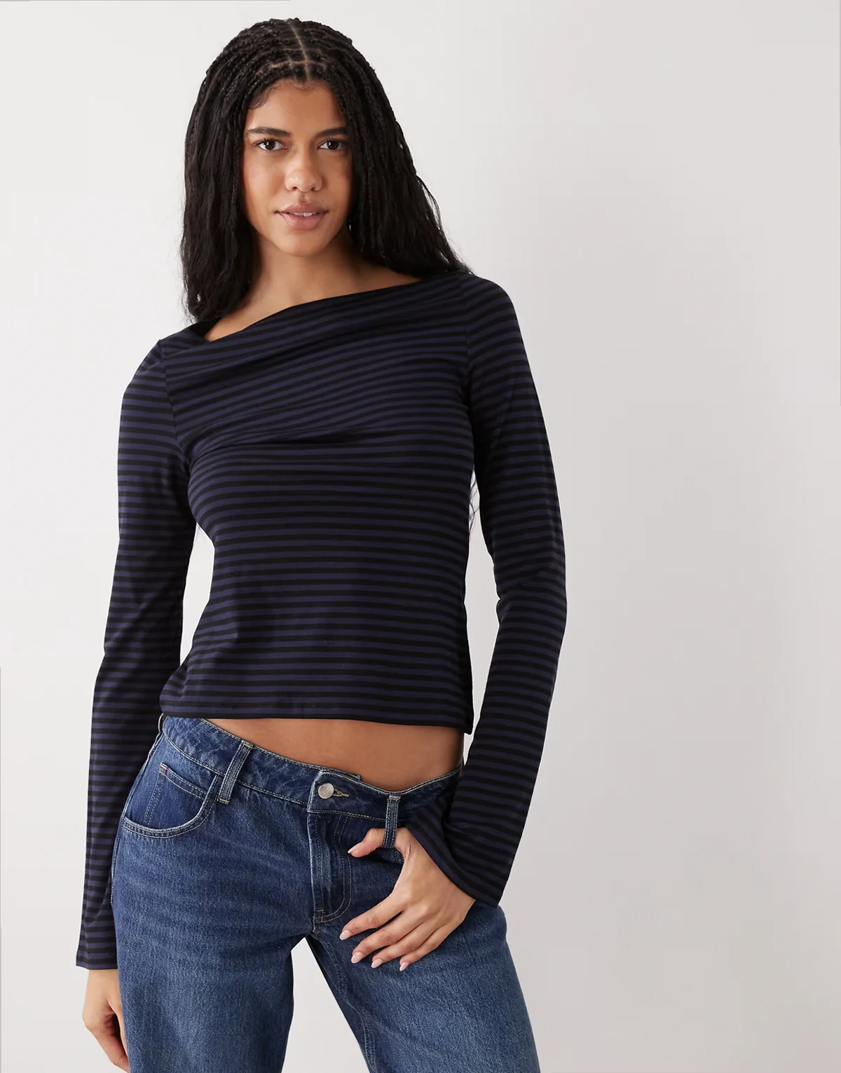 – Annie – Weiches, langärmliges Oberteil in Marineblau mit U-Boot-Ausschnitt und Streifen, exklusiv bei ASOS