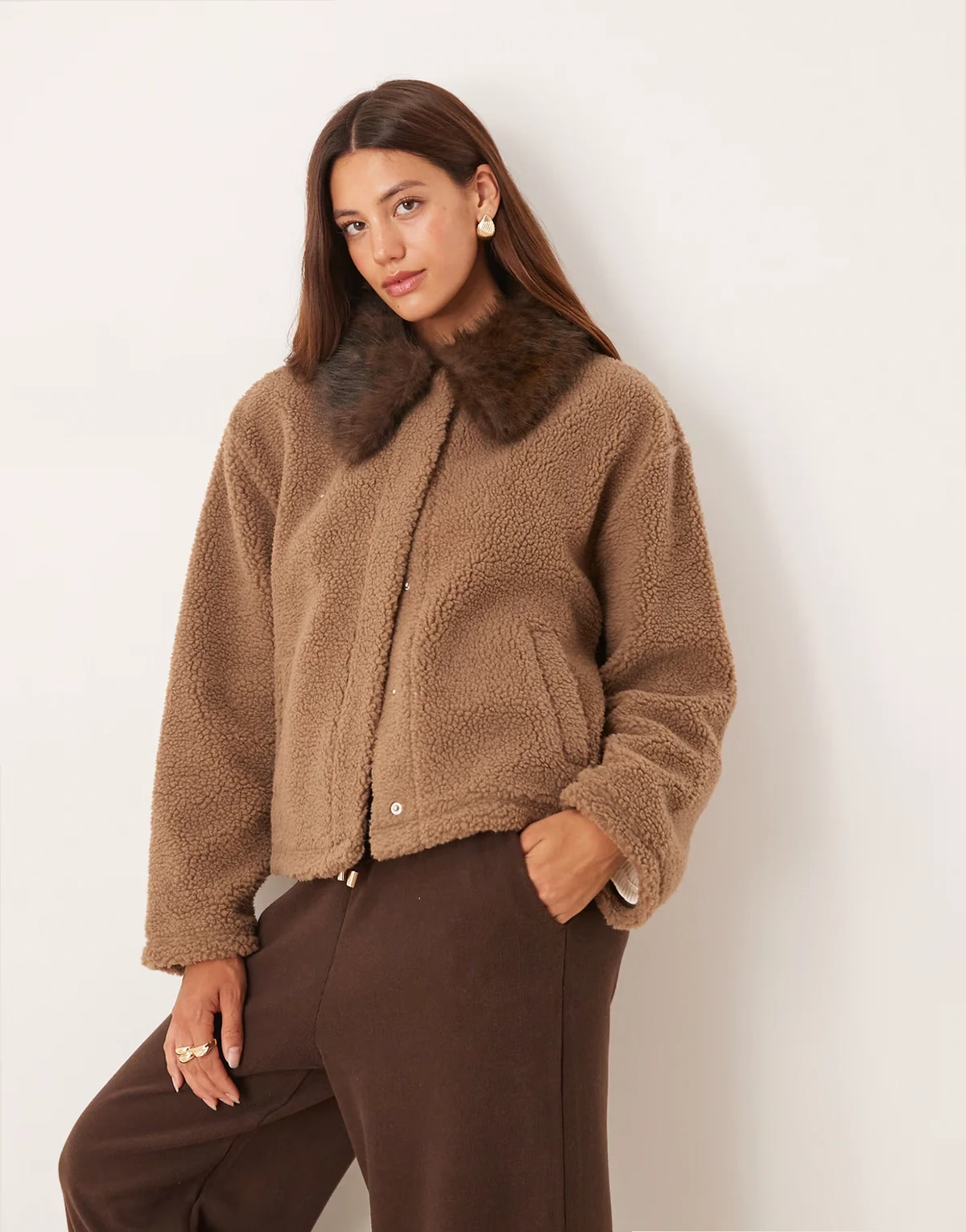 – Teddyfleece-Jacke mit Kragen aus Kunstpelz im Leoparden-Look