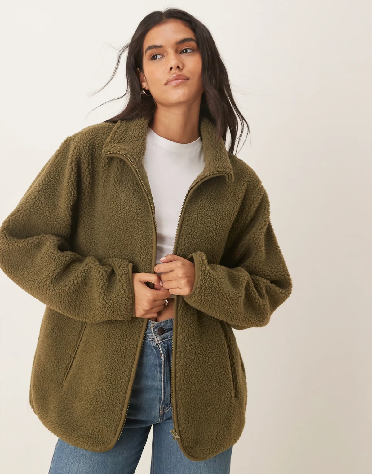 – Jacke aus Teddyfleece in Khaki mit durchgehendem Reißverschluss