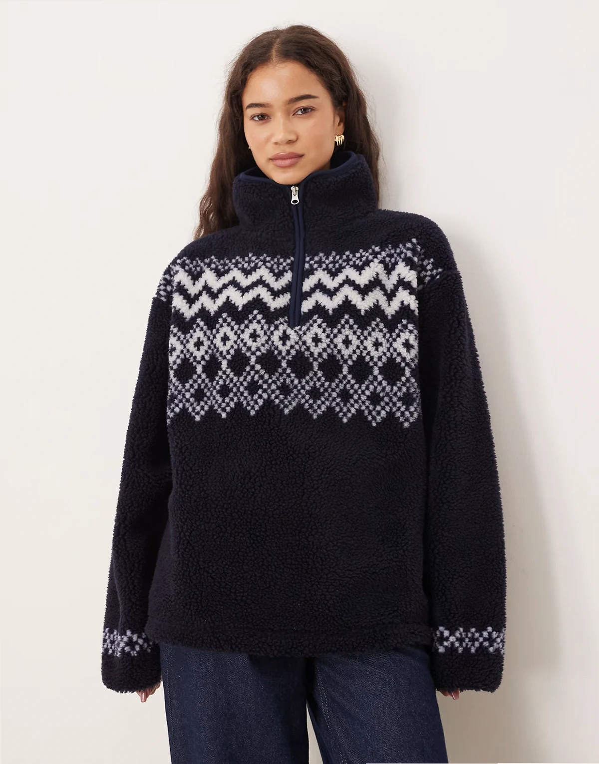 – Pullover aus Teddyfleece in Marineblau mit platziertem Norwegermuster