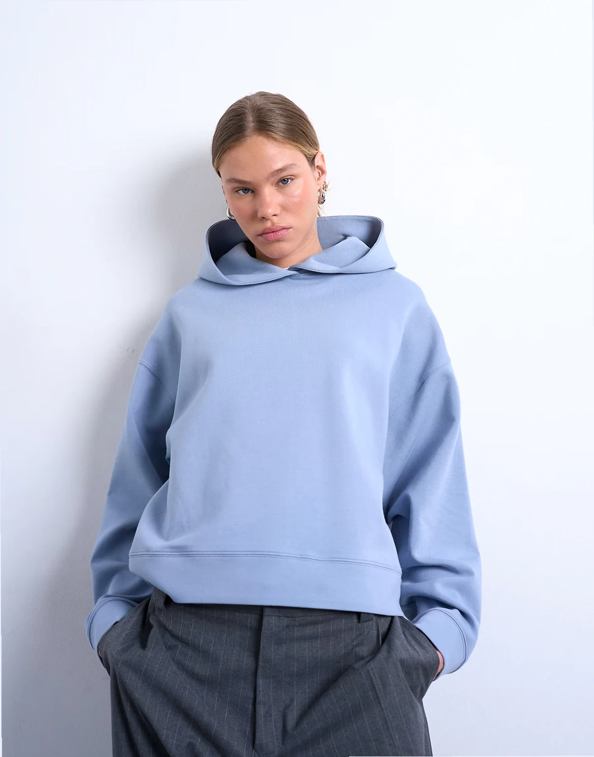 Premium – Niebieska krótka bluza oversize z kapturem z materiału w stylu scuba