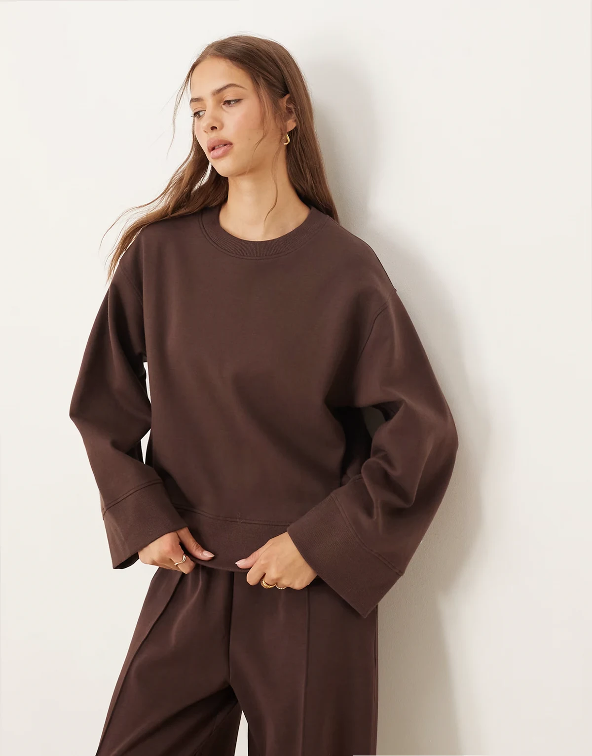 interlock oversized crew neck top in chocolate