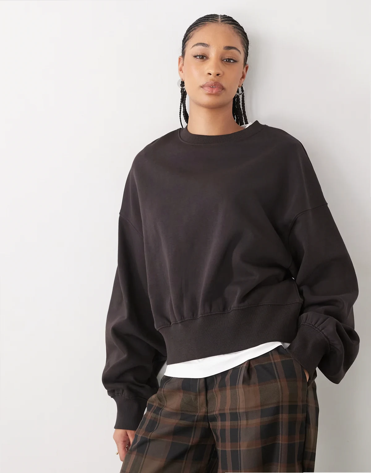 – Sweatshirt in Dunkelbraun mit regulärer Passform