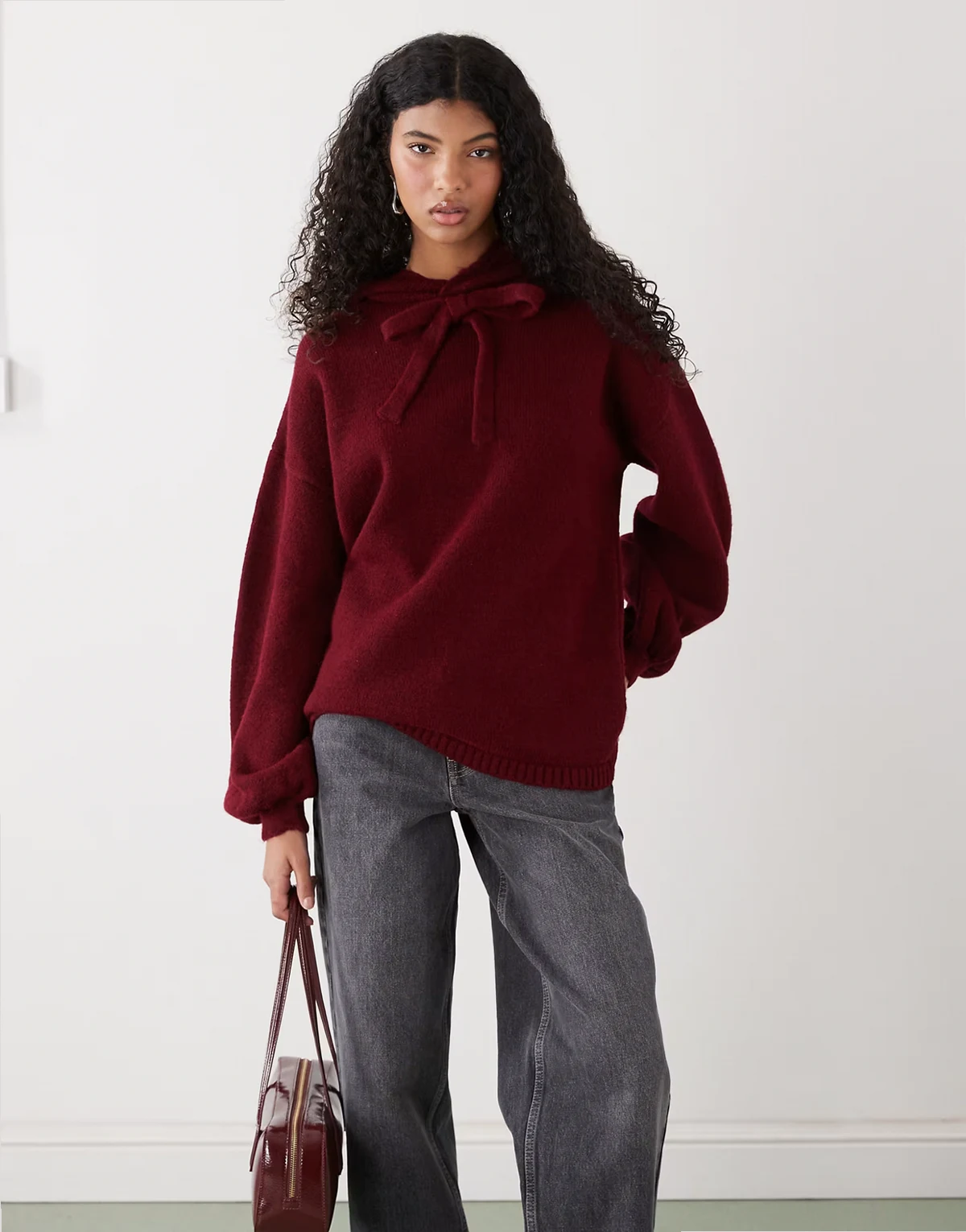 – Oversize-Kapuzenpullover aus Strick in Himbeerrot