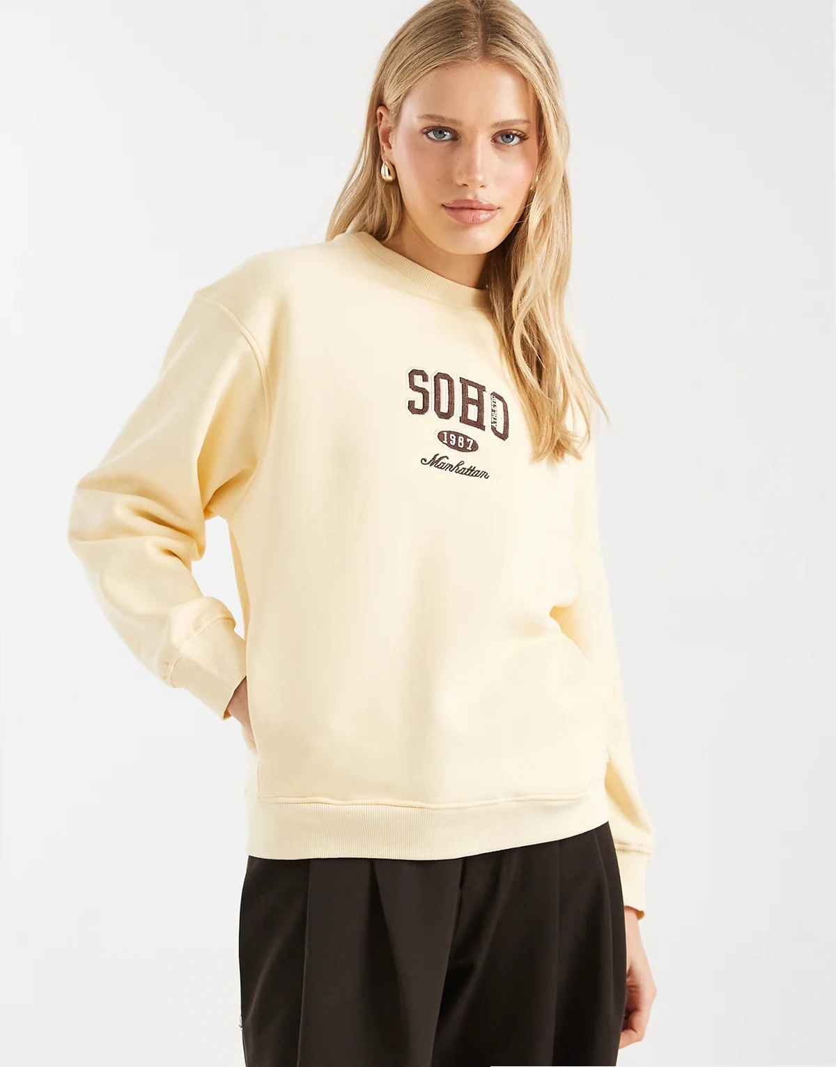 – Sweatshirt in Gelb mit hohem Baumwollanteil und „Soho“-Grafikprint