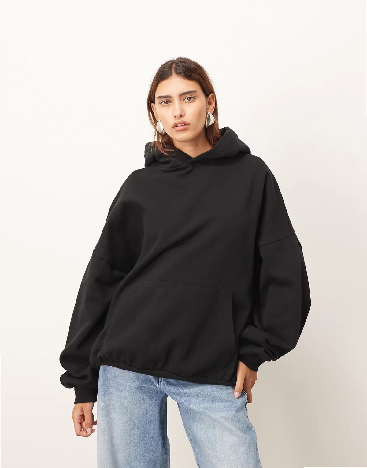 – Hochwertiger, schwerer Oversize-Kapuzenpullover in Schwarz