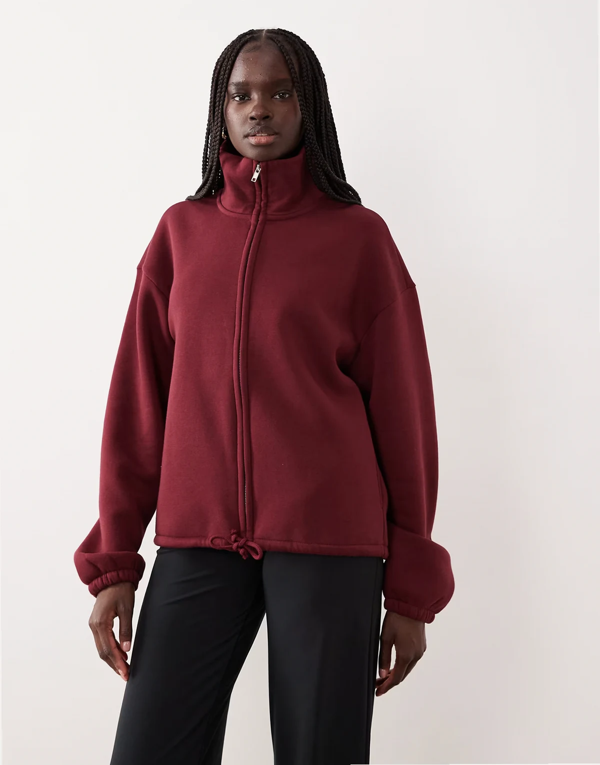 – Bordowa bluza na siłownię z polaru o miękkim włosiu zapinana na zamek