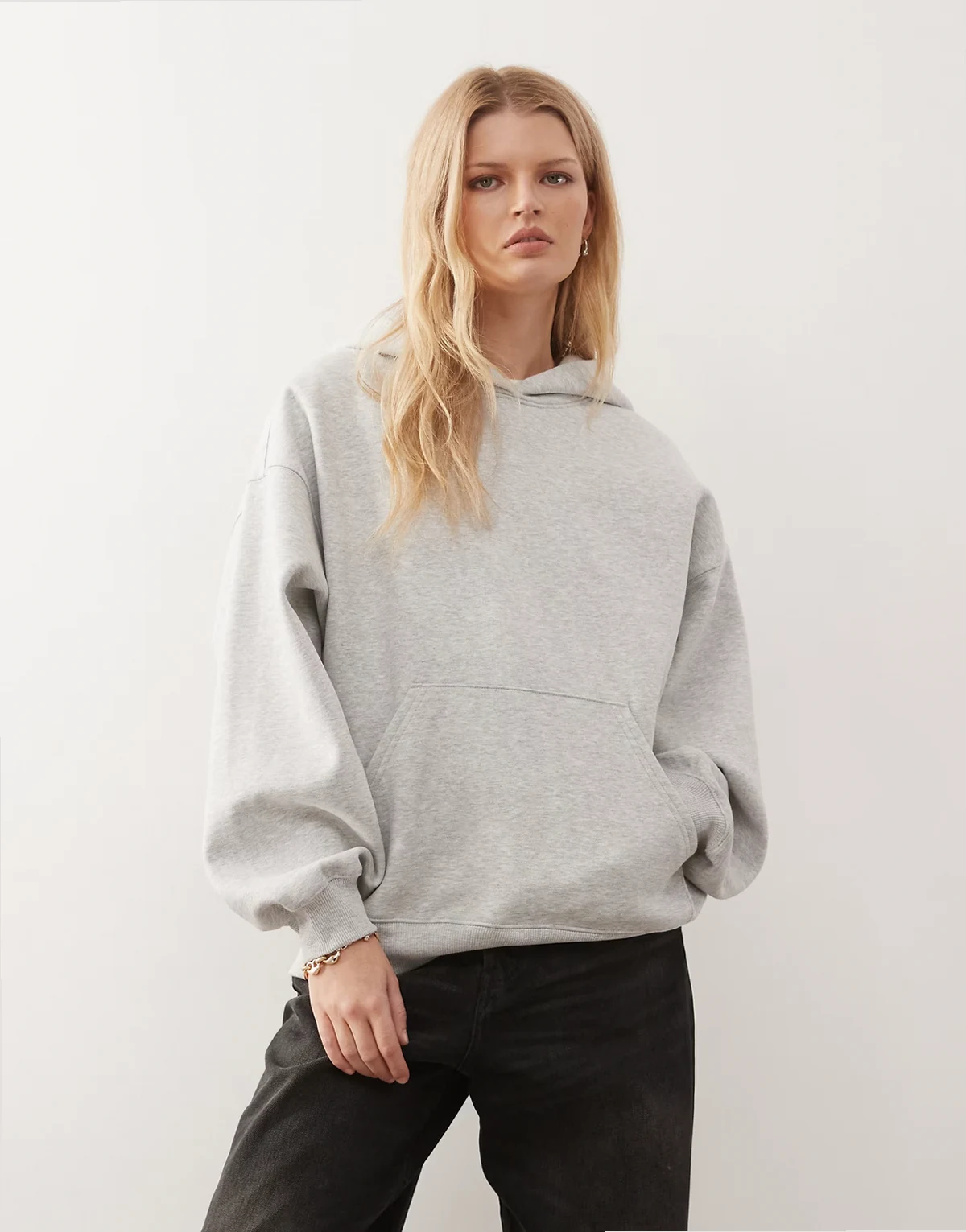 – Oversize-Kapuzenpullover aus schwerem Jersey in Grau meliert