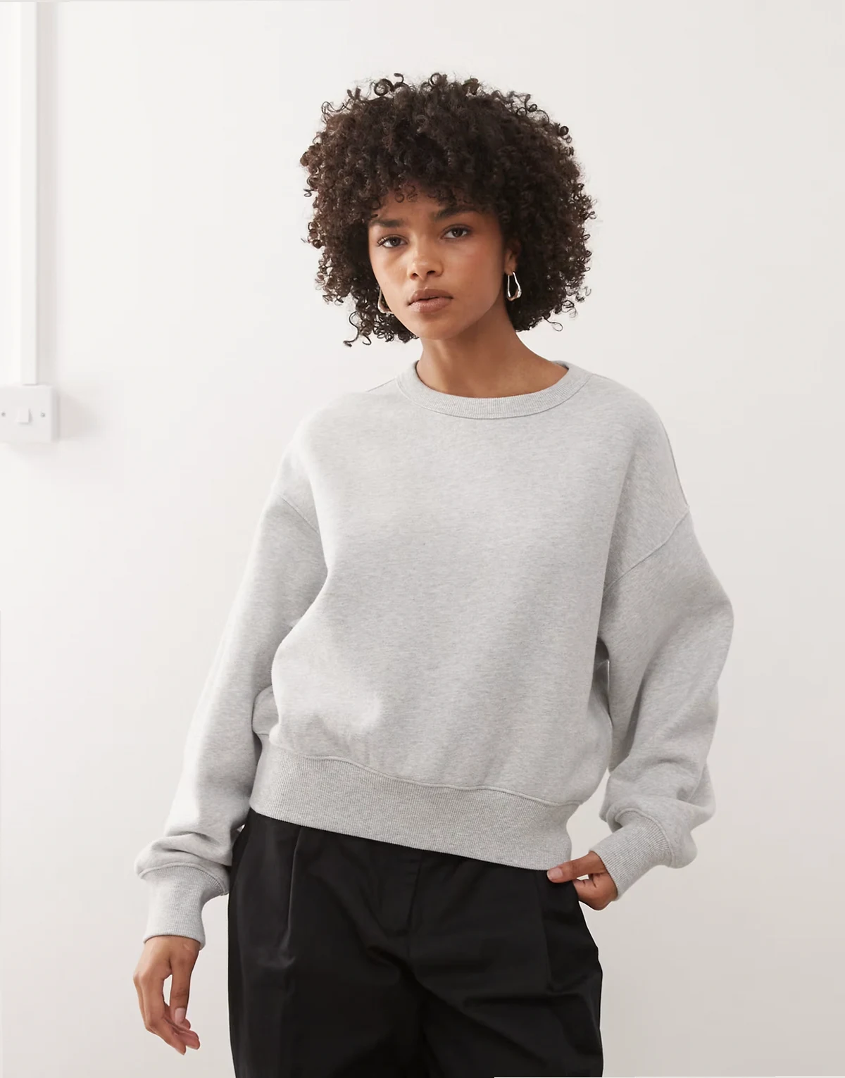 – Kastiges Oversize-Sweatshirt in meliertem Grau