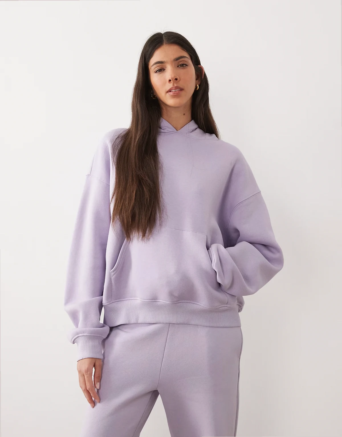 – Locker geschnittener Kapuzenpullover in Lavendellila, Kombiteil