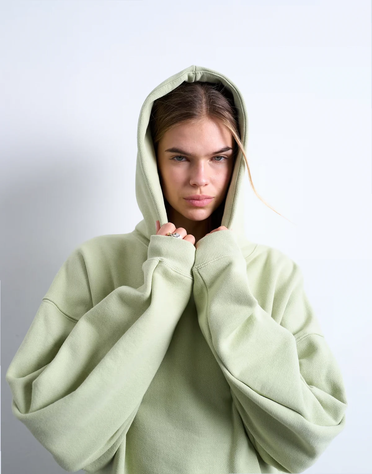 – Premium – Gruba jasnozielona bluza z kapturem oversize