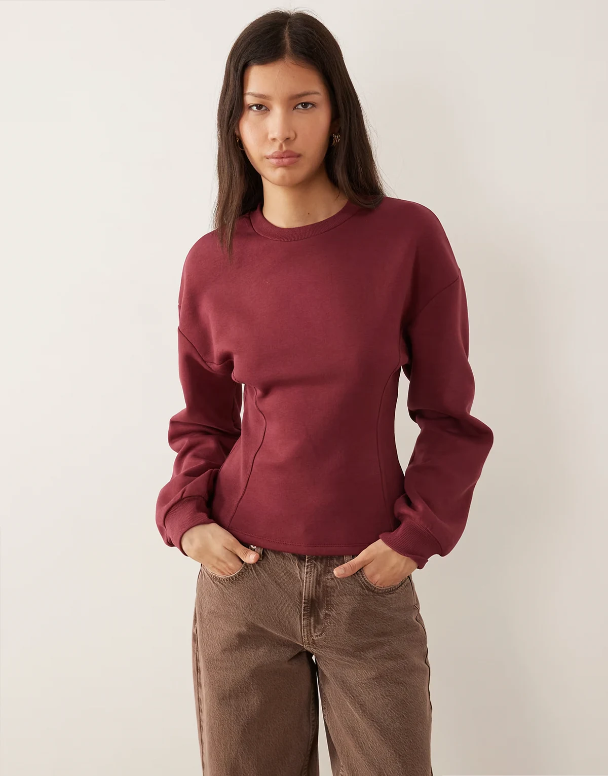 – Sweatshirt in Burgunderrot mit geraffter Taille und geripptem Einsatz