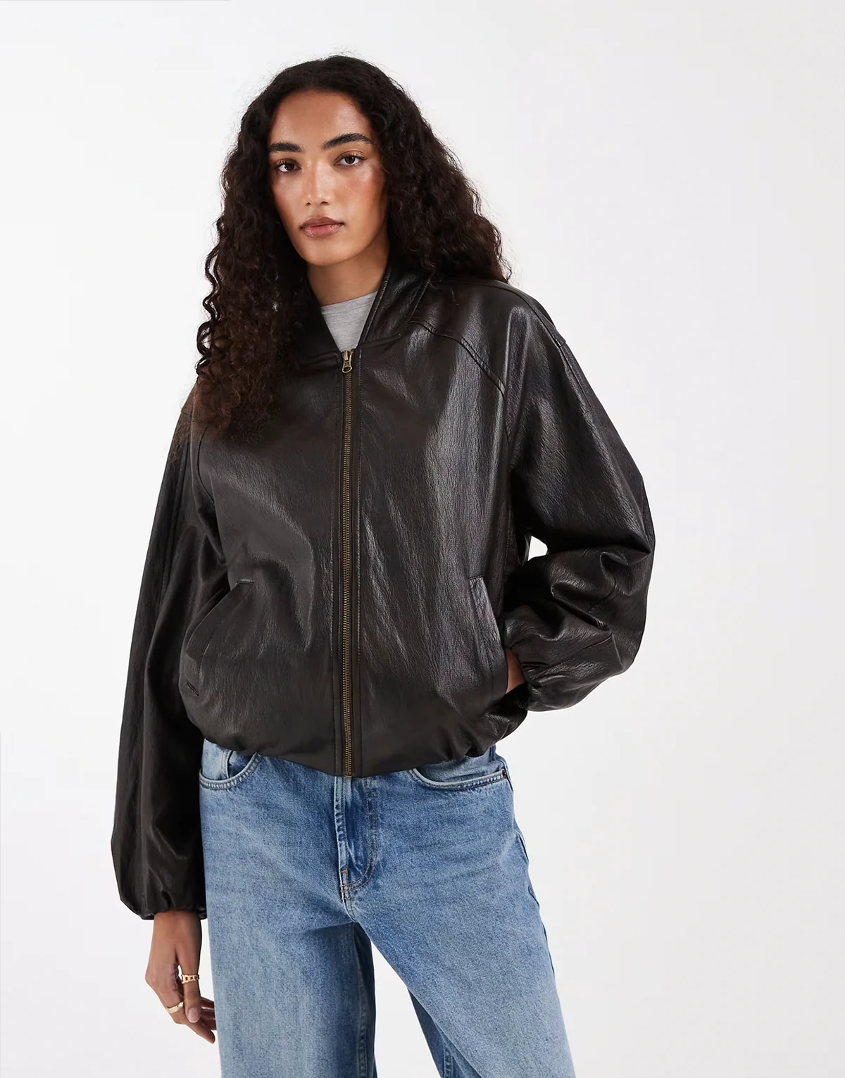 ASOS DESIGN Tall – Oversize-Bomberjacke aus Kunstleder in verwaschenem Braun