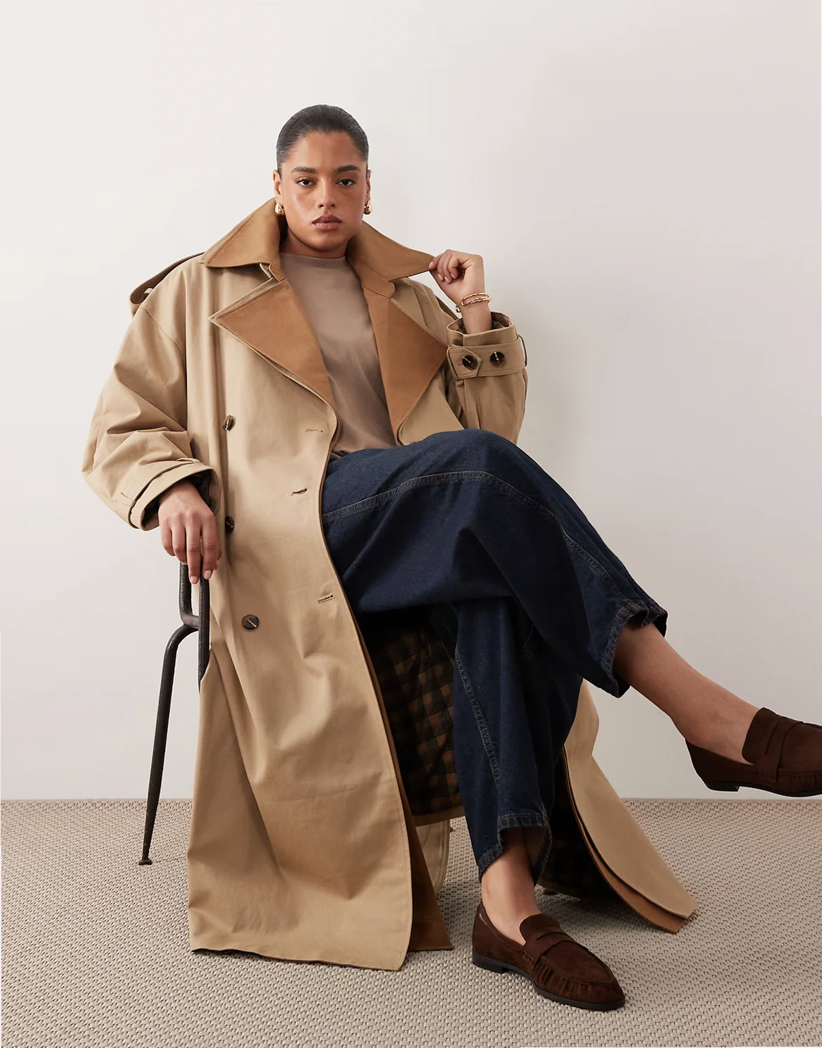 Curve two tone lapel double breasted trench coat in tan