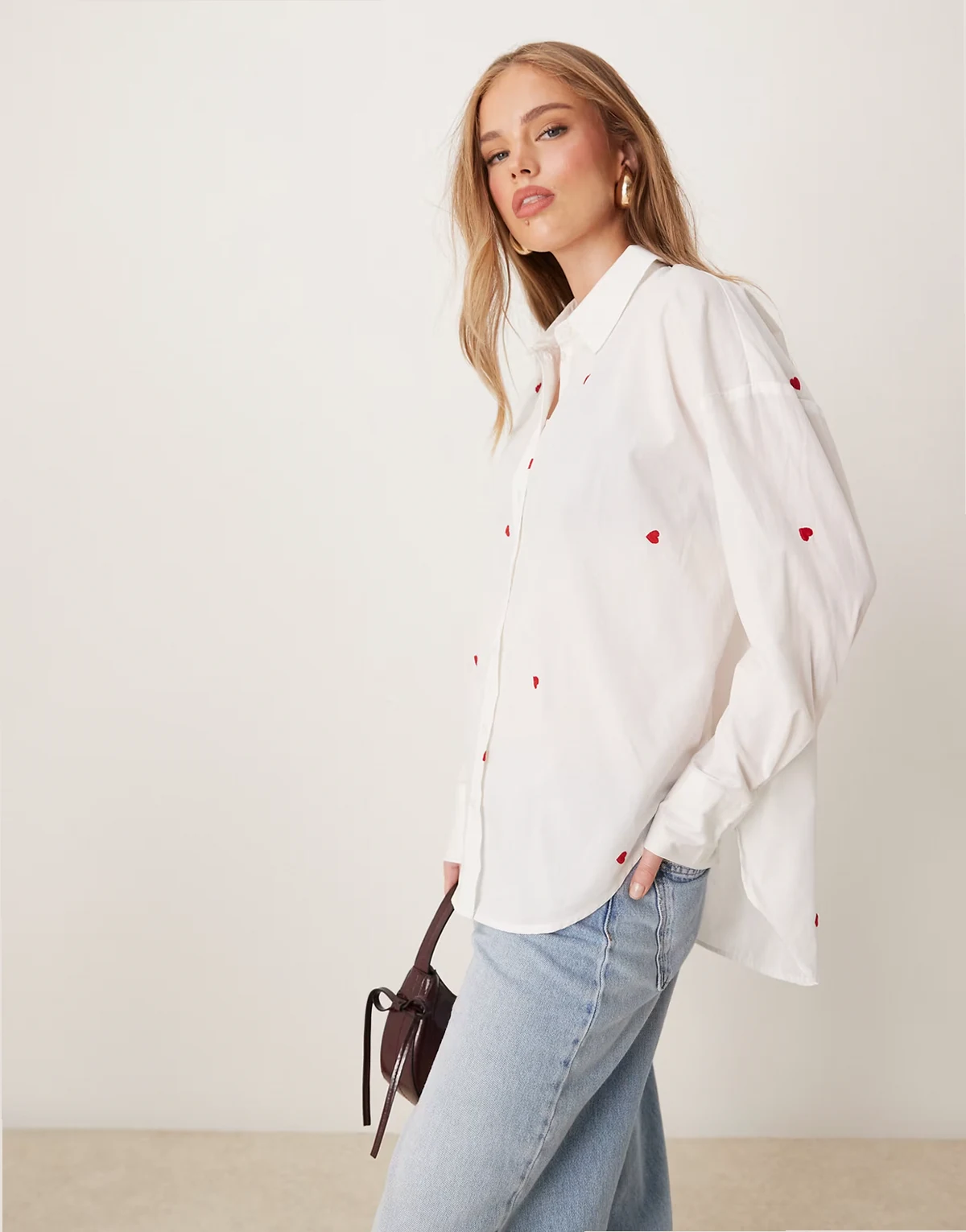 loose fit shirt with heart embroidery in white