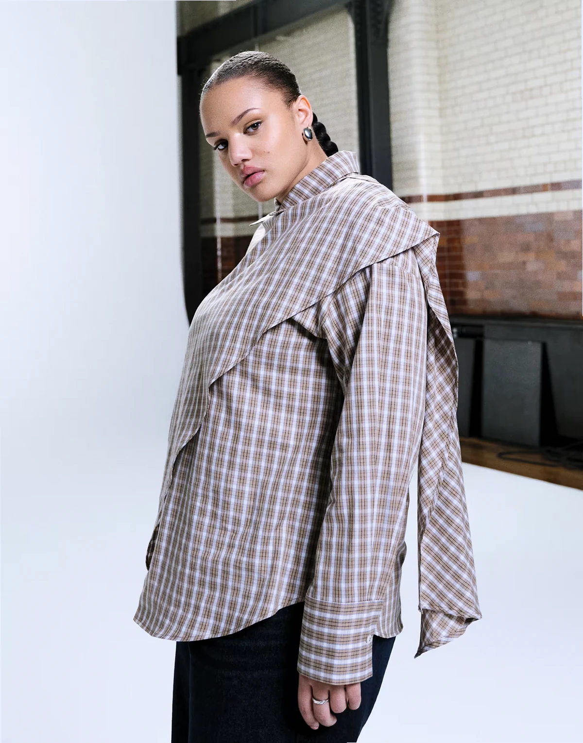 ASOS Curve – Kopertowa koszula oversize w kratę z ozdobną chustą