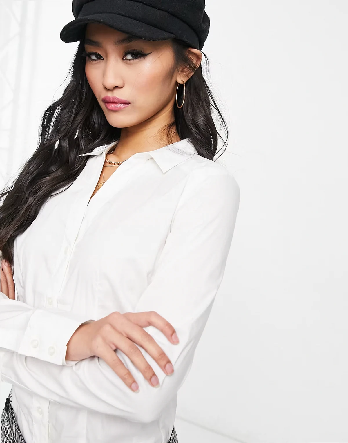 – Białe body koszulowe z długimi rękawami