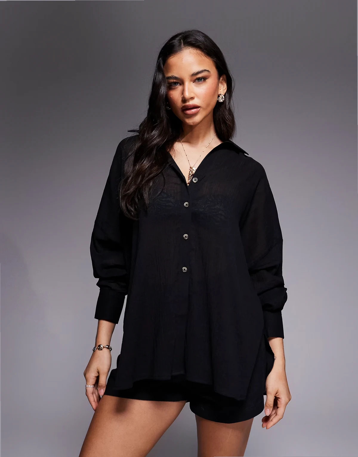 – Cabot – Strand-Kimono aus durchscheinender Baumwolle in Schwarz mit Knitterstruktur