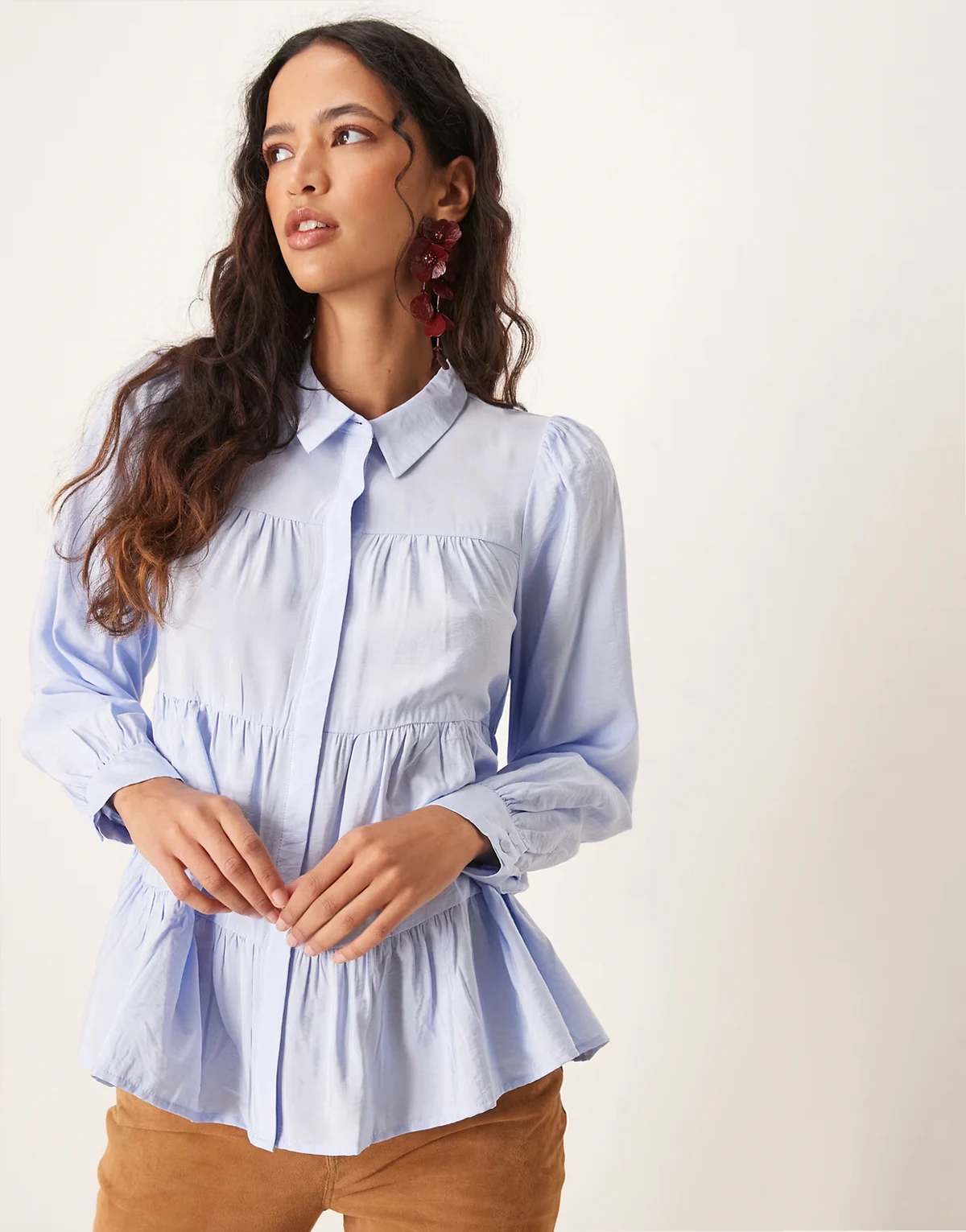 – Gestufte Hemdbluse in Kentucky-Blau