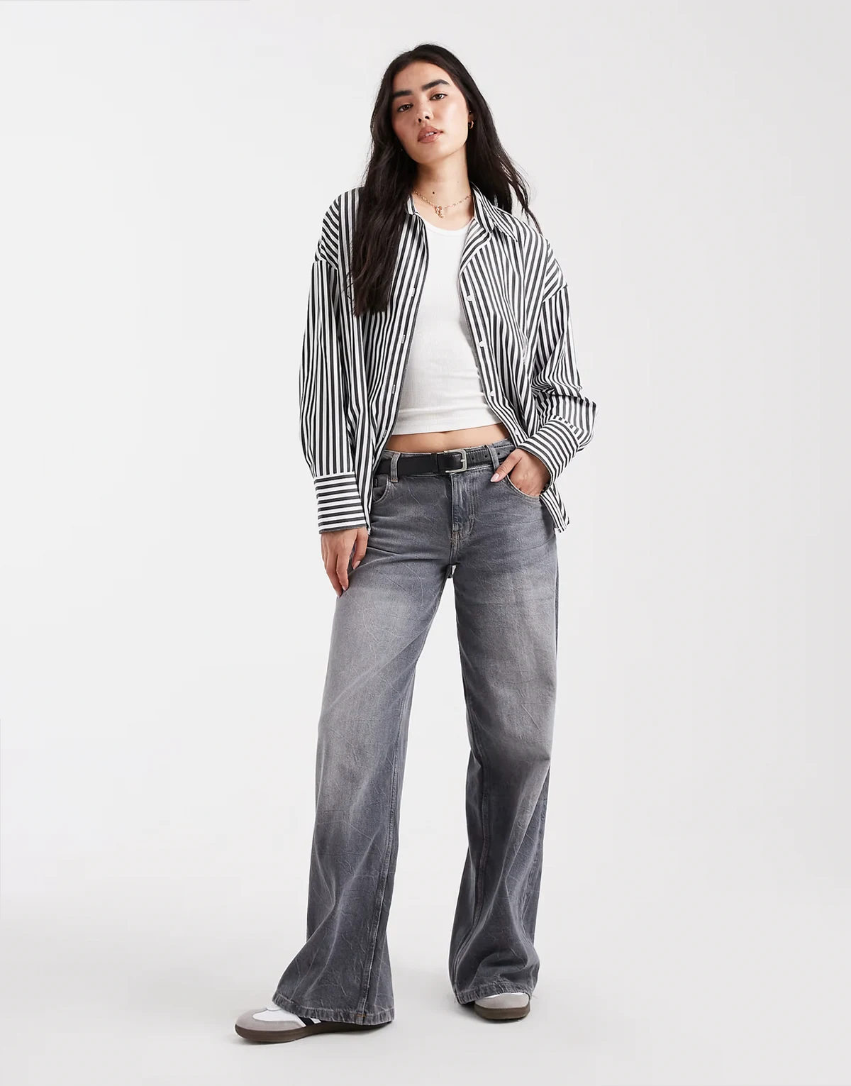 – Koszula oversize w czarno-białe paski