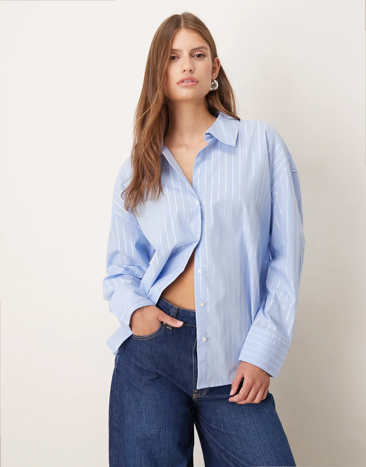 – Relaxed-Fit-Hemdbluse in Blau mit Glitzerstreifen