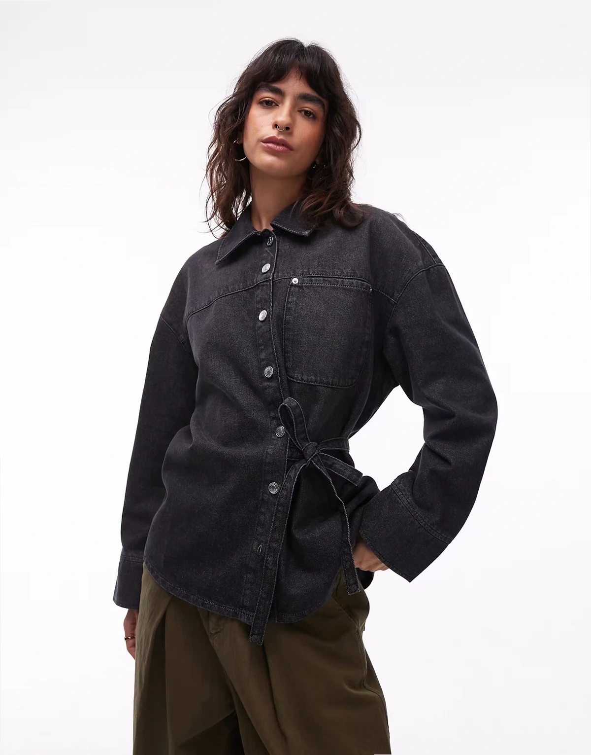 – Oversize-Jeanshemd in verwaschenem Schwarz