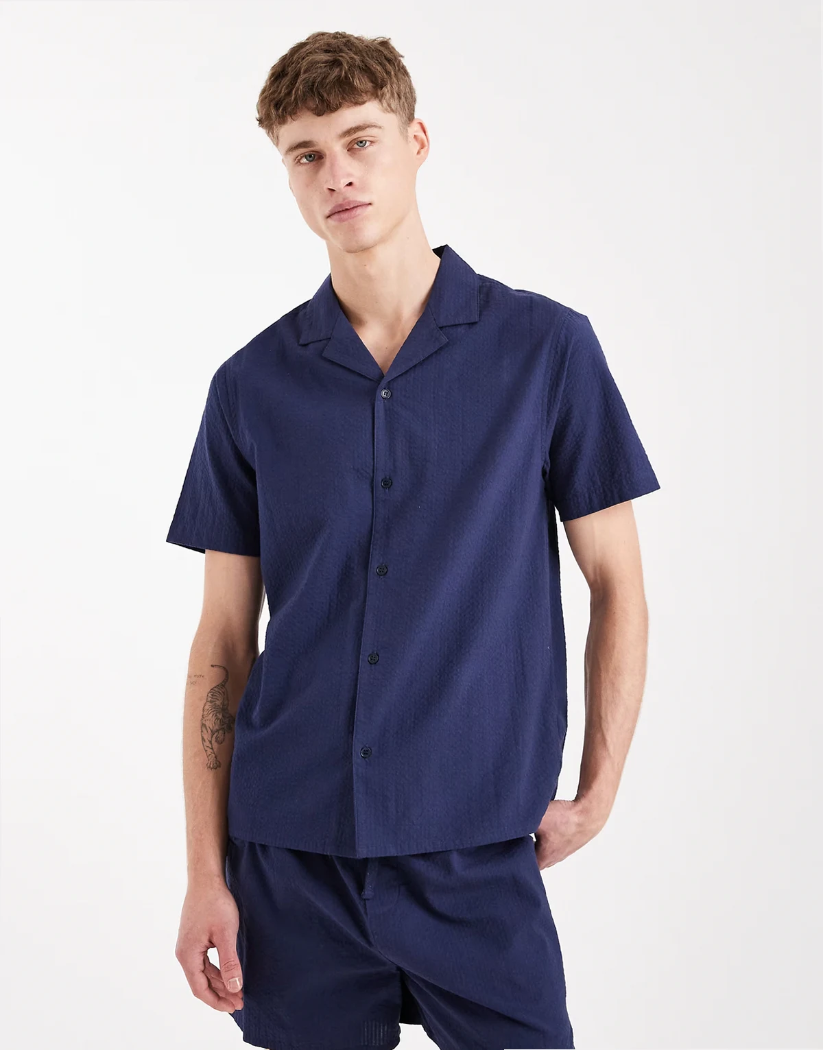 short sleeve seersucker beach shirt in navy