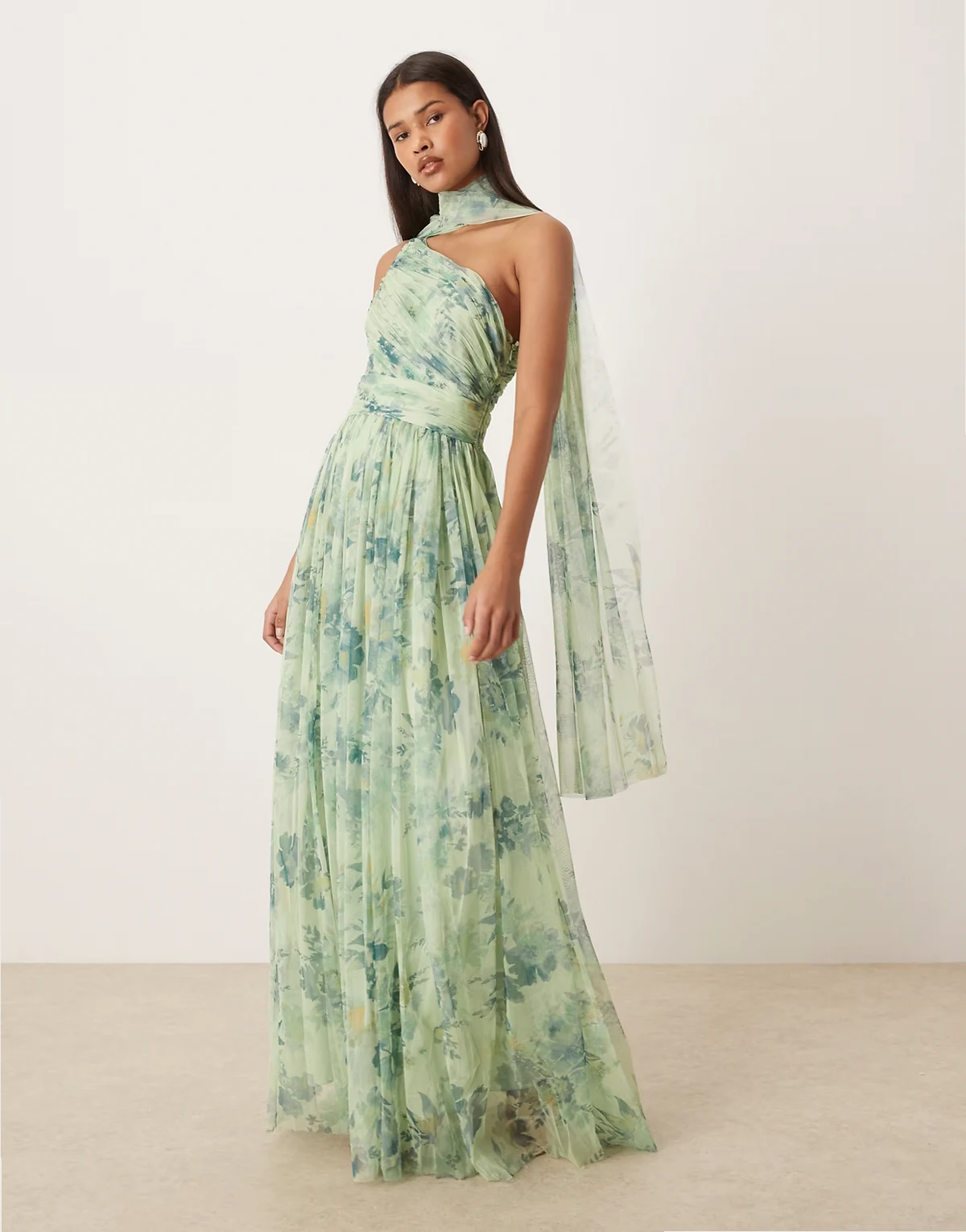 – Szałwiowozielona sukienka maxi ze wzorem na jedno ramię z apaszkowym dekoltem