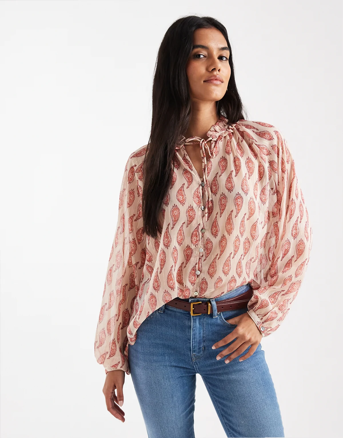 – Różowa bluzka ze wzorem paisley