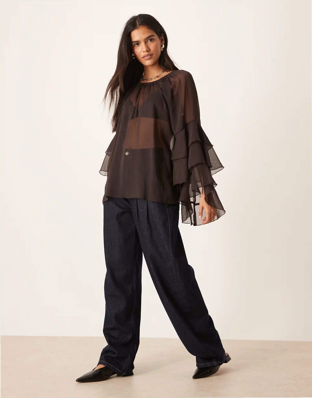 – Transparente Bluse in Braun im Boho-Stil mit Rüschen und Flatterärmeln