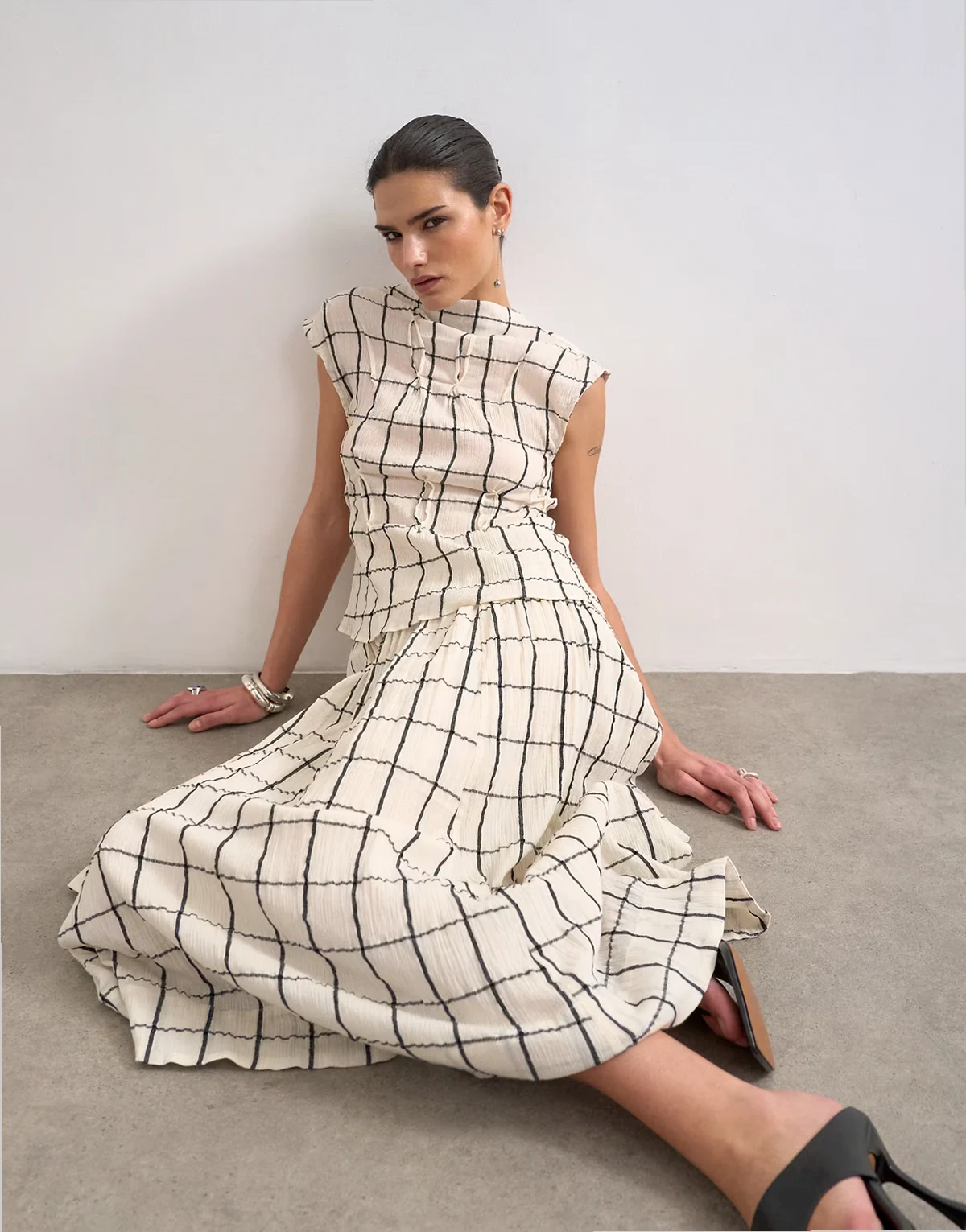 – Ärmelloses Oberteil in Knitteroptik mit Zierfalten und großkariertem Muster