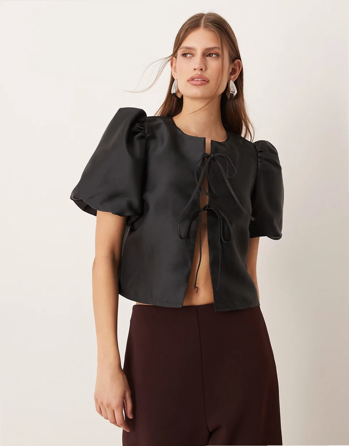 tie front volume sleeve blouse in black