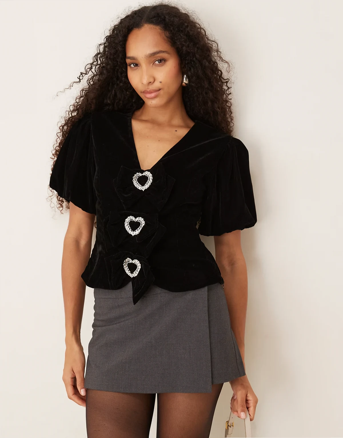 v-neck velvet top with heart embellished bows in black