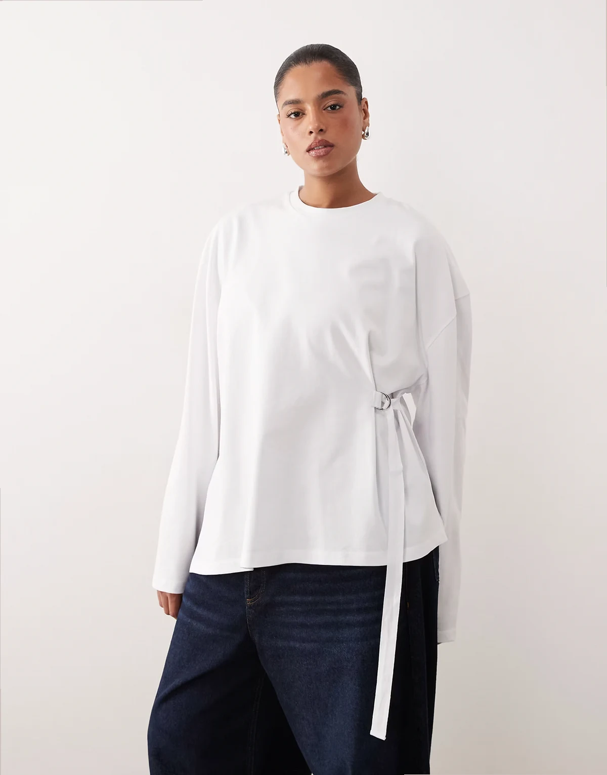 Curve side buckle long sleeve tee in white