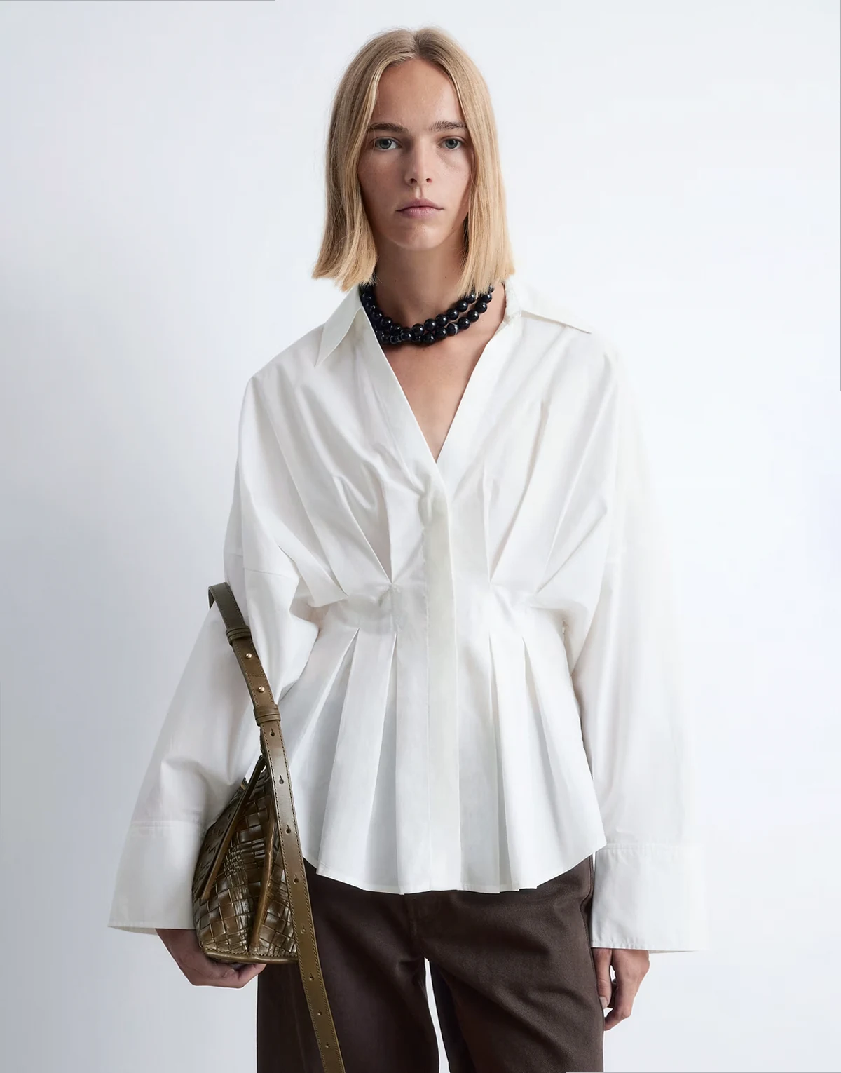 shirt with cinch waist and volume sleeves in white
