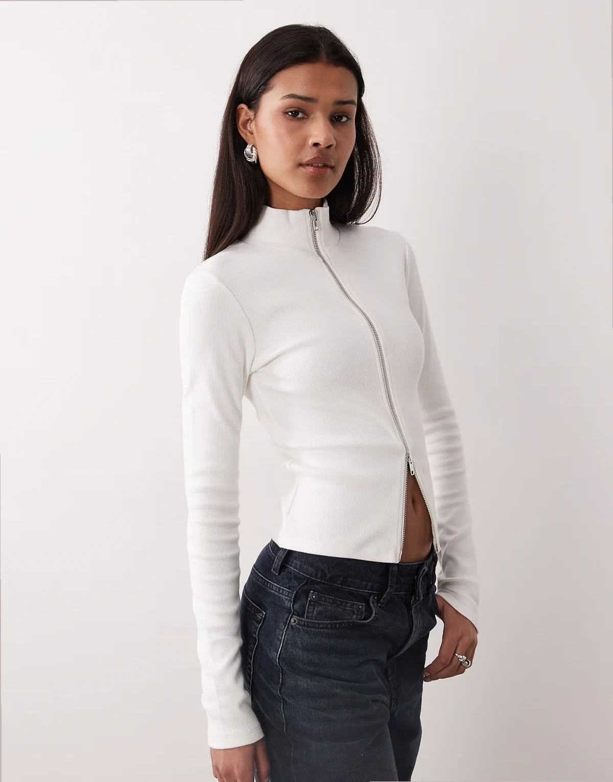 – Oberteil in Weiß mit Zwei-Wege-Reißverschluss