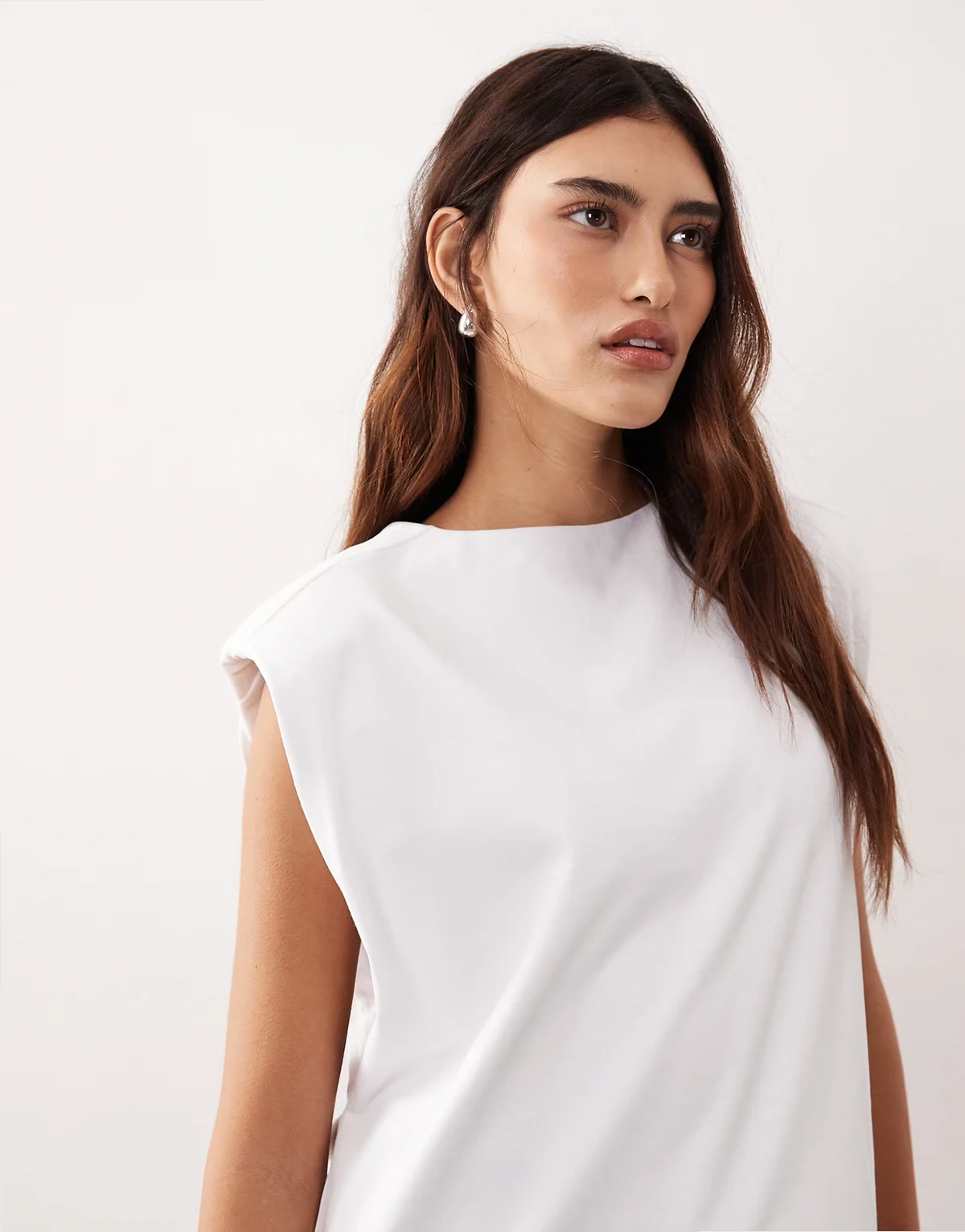 shoulder pad side split oversized sleeveless tee in white