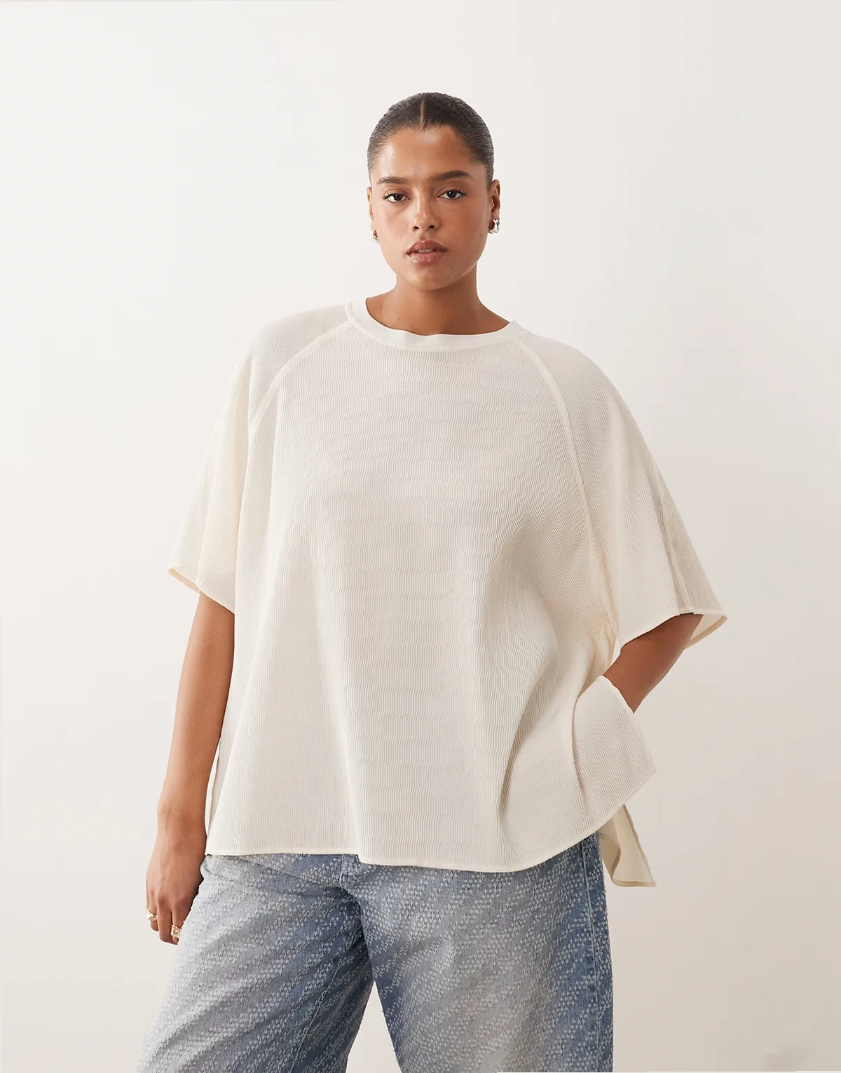 Curve hybrid textured raglan tee in ivory