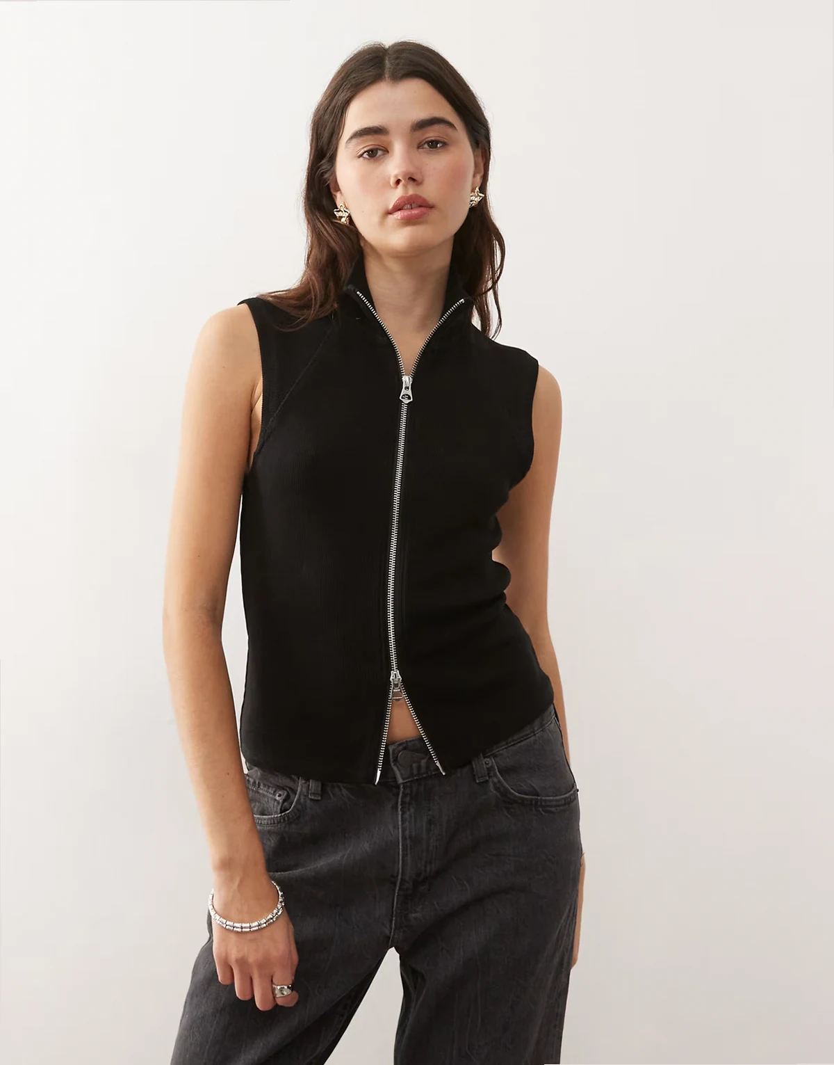 mock neck zip up sleeveless top in black