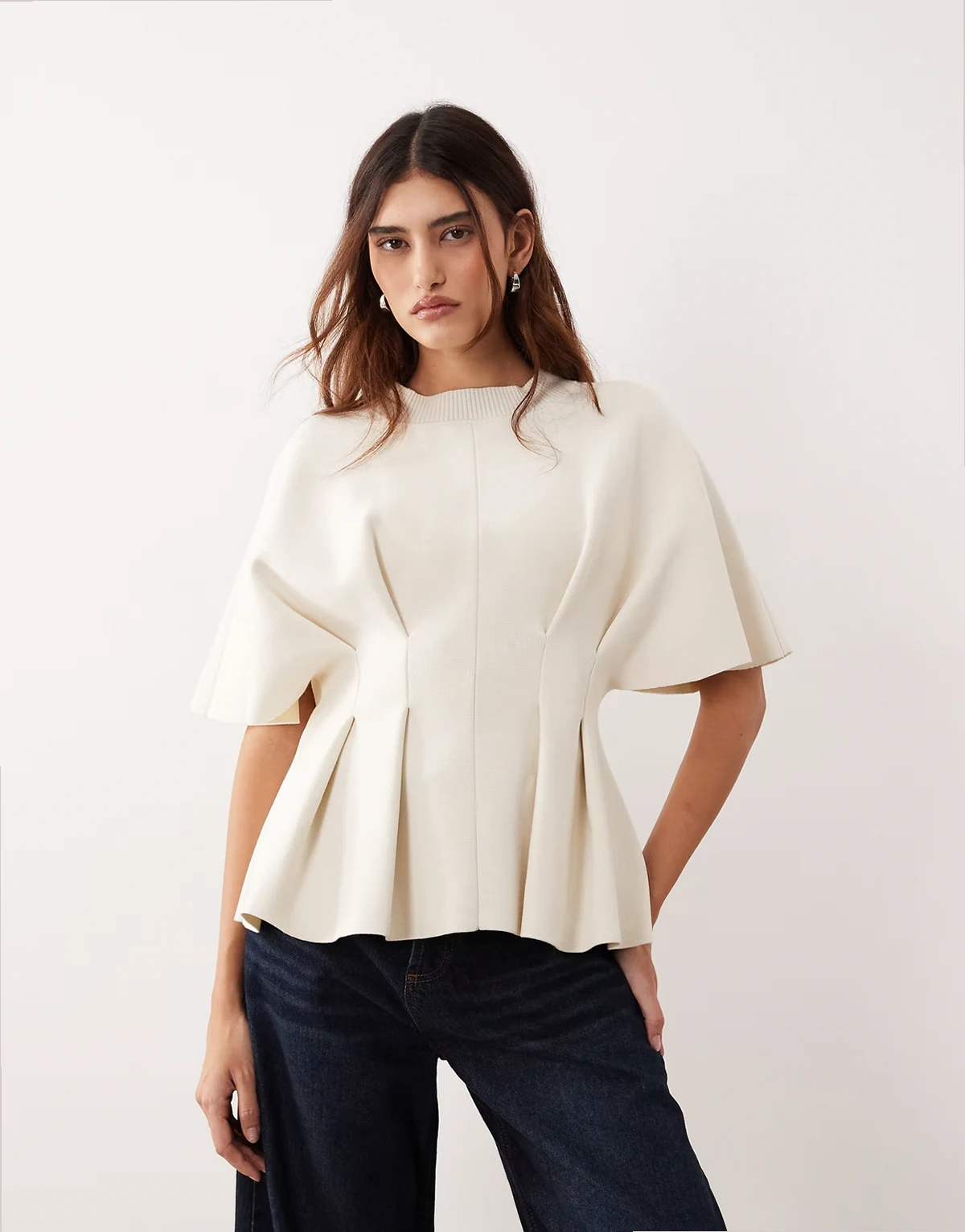 knit short sleeve cinched pleated top in oyster