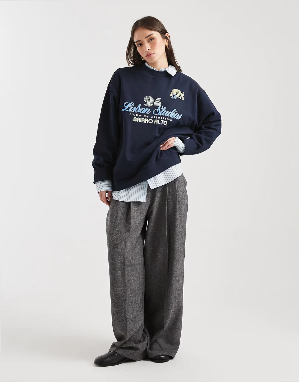 – Oversize-Sweatshirt in Marineblau mit „Lisbon“-Sportgrafik