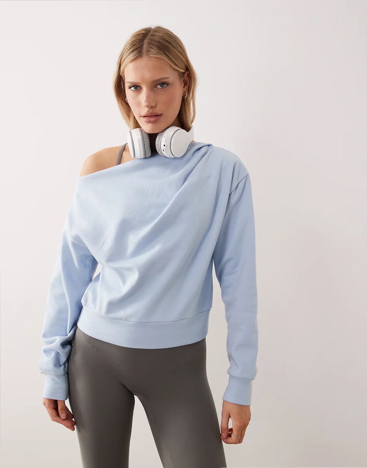 – One-Shoulder-Pullover in Hellblau